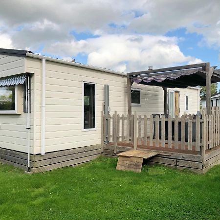 Chalet 575 op Recreatiepark De Wielen Sint Maarten Buitenkant foto