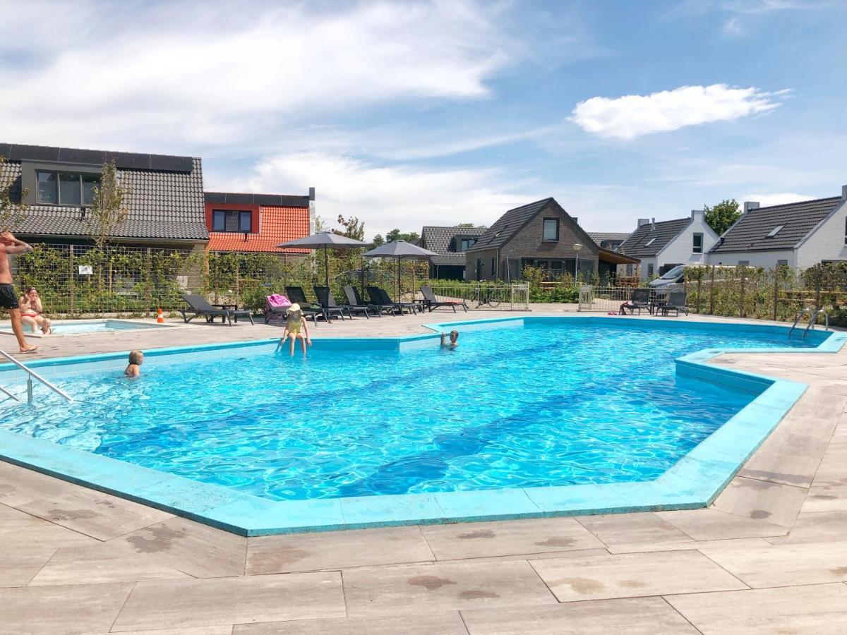 Chalet 575 op Recreatiepark De Wielen Sint Maarten Buitenkant foto